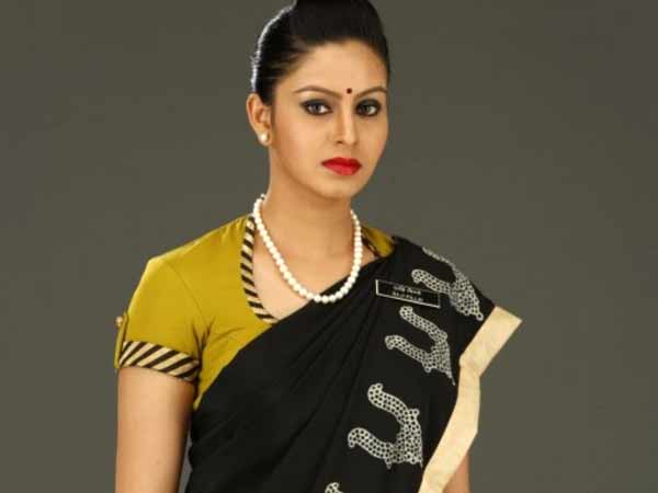 துடிப்பான ரிசப்சனிஸ்ட்