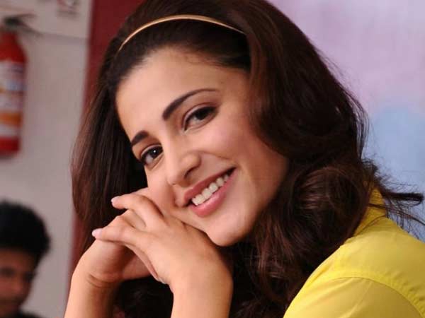 Shruti Hassan plays taxi driver Shruti Hassan plays taxi driver