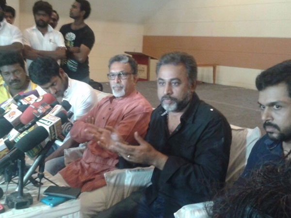 Actor Vishal speaks about Sarathkumar Press meet Actor Vishal speaks about Sarathkumar Press meet