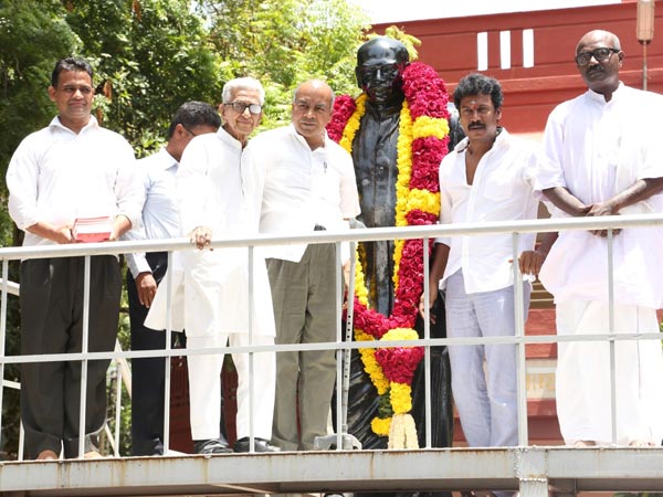 இனி ஒரு தலைவர்