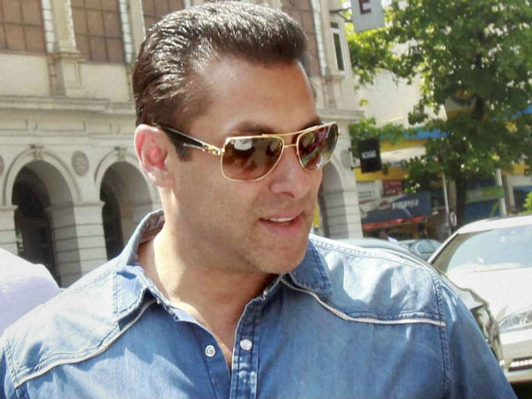 Spotted: Salman with a MYSTERY GIRL inside his car Spotted: Salman with a MYSTERY GIRL inside his car