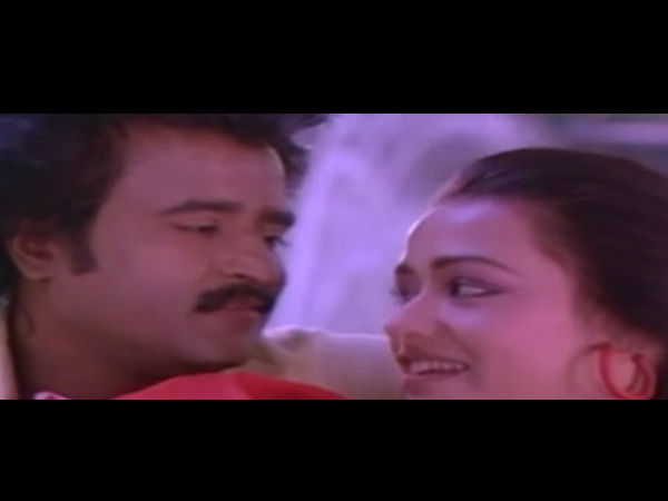 கொடி பறக்குது