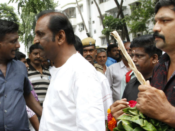 Vairamuthu's condolence to MS Viswanathan Vairamuthu's condolence to MS Viswanathan