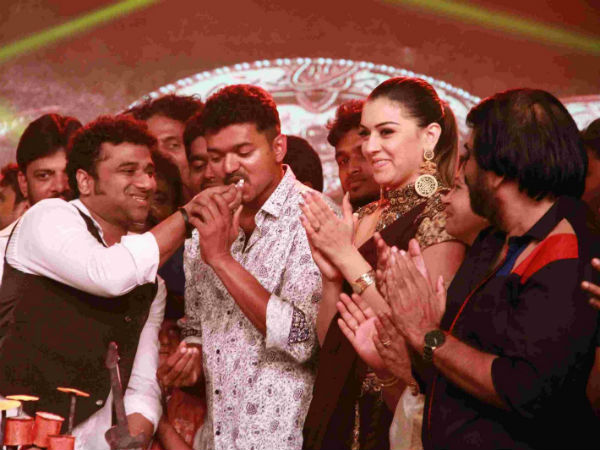 இதுக்குத்தான் ரசிகர்கள் இருக்காங்க உன்னைச் சுத்தி