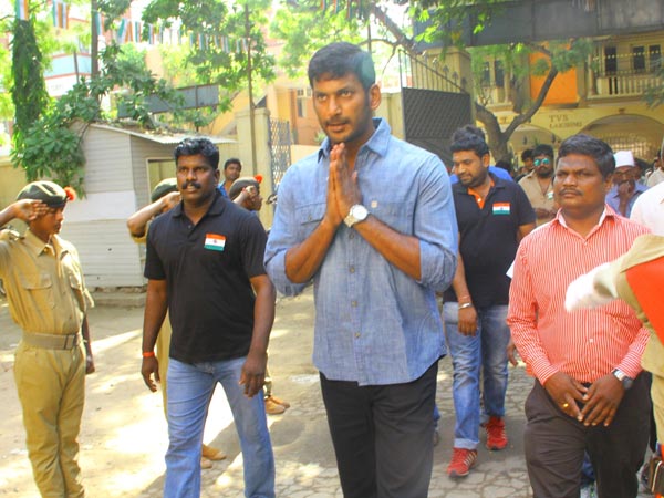 Actors like me are reel heroes, says Vishal Actors like me are reel heroes, says Vishal