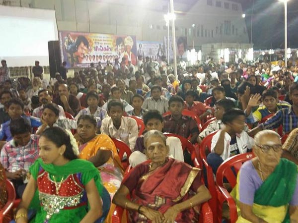 Fans celebrate Rajini's 40th year at Chidambaram Fans celebrate Rajini's 40th year at Chidambaram