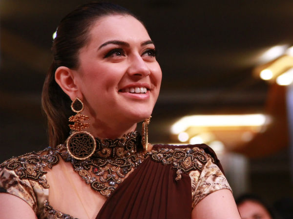 Puli audio launch: Hansika tries to speak in Tamil Puli audio launch: Hansika tries to speak in Tamil
