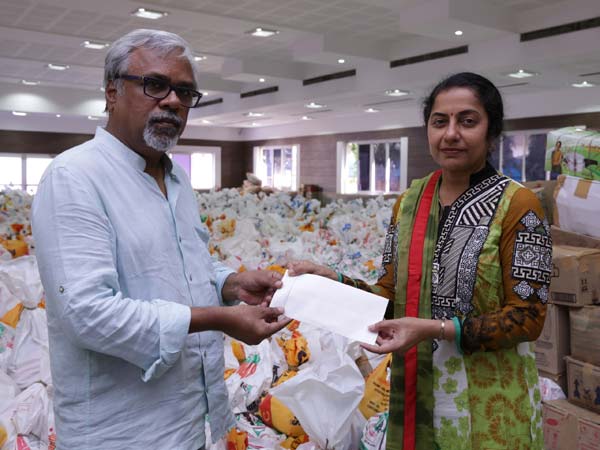Bollywood Actor Akshay Kumar donated Rs 1 Crore for Chennai Flood Relief Bollywood Actor Akshay Kumar donated Rs 1 Crore for Chennai Flood Relief