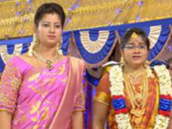 குழி பறிக்கும் அண்ணிகள்