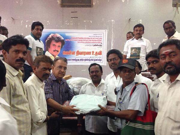 Rajinikanth's flood relief reaches next stage in Cuddalore Rajinikanth's flood relief reaches next stage in Cuddalore