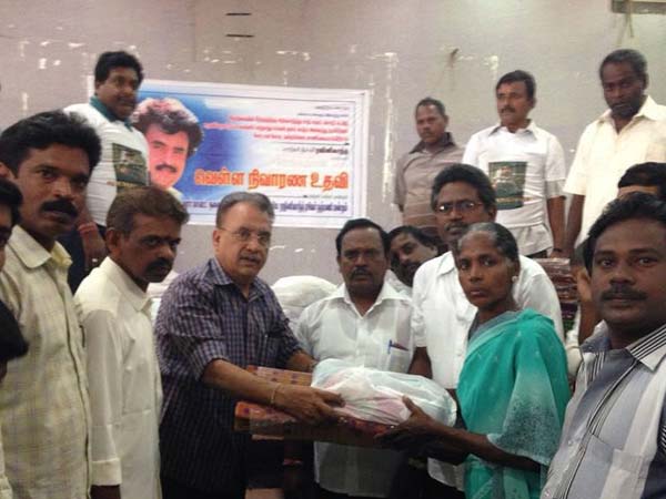 Rajinikanth's flood relief reaches next stage in Cuddalore Rajinikanth's flood relief reaches next stage in Cuddalore