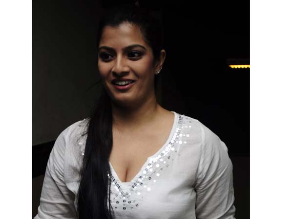 Vishal not Reason Tharai Thappattai Opportunity says Varalakshmi Sarathkumar Vishal not Reason Tharai Thappattai Opportunity says Varalakshmi Sarathkumar