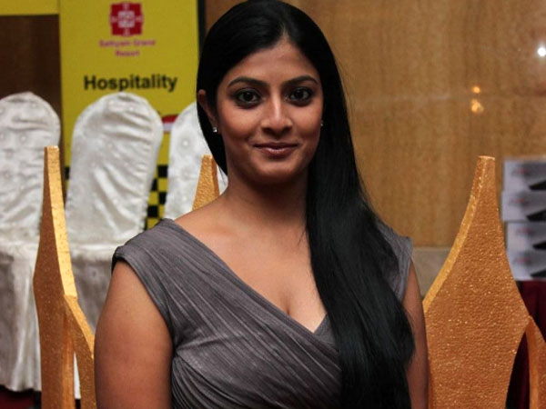 Vishal not Reason Tharai Thappattai Opportunity says Varalakshmi Sarathkumar Vishal not Reason Tharai Thappattai Opportunity says Varalakshmi Sarathkumar