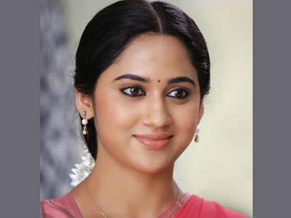 மியா ஜார்ஜ் ,ஐஸ்வர்யா ராஜேஷ்