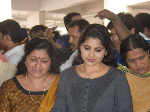 பிரபலங்கள்