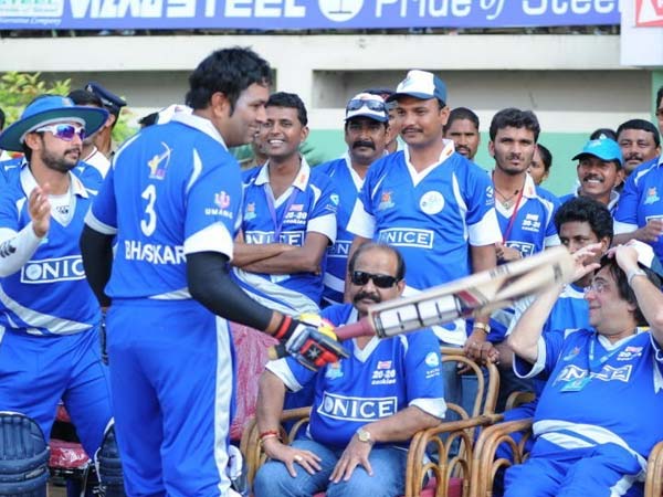 கர்நாடகா புல்டோசர்ஸ்