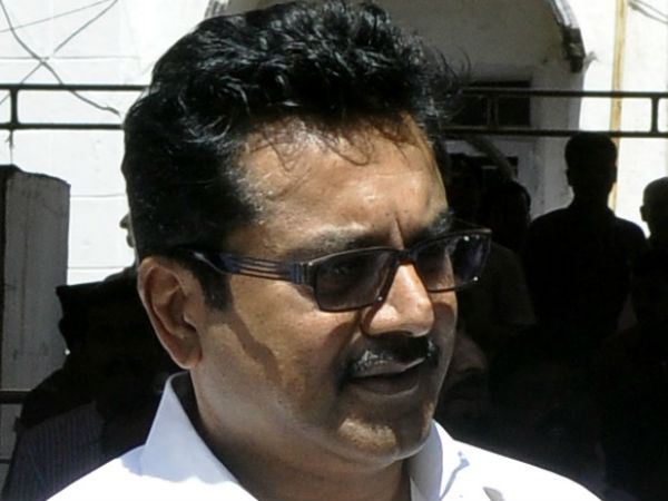 சரத்குமார் ஒருவரிடம்