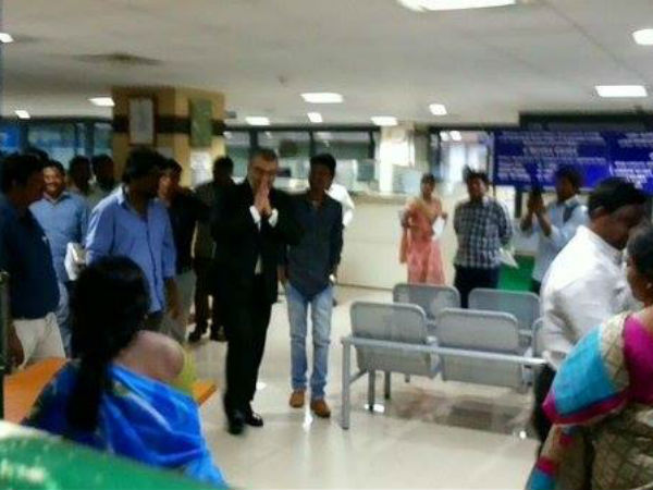 பாஸ்போர்ட் அலுவலகத்தில்...