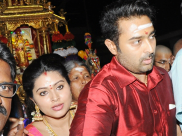 Sneha-Prasanna Couple Darshan in Palani Sneha-Prasanna Couple Darshan in Palani