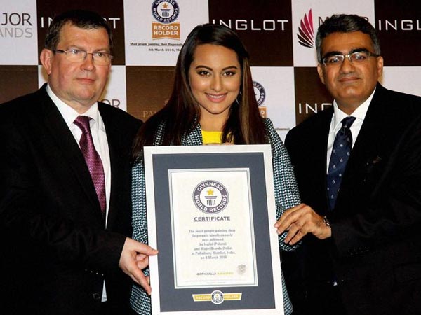 Sonakshi Sinha is now on Guinness Book of Records for weird reason Sonakshi Sinha is now on Guinness Book of Records for weird reason