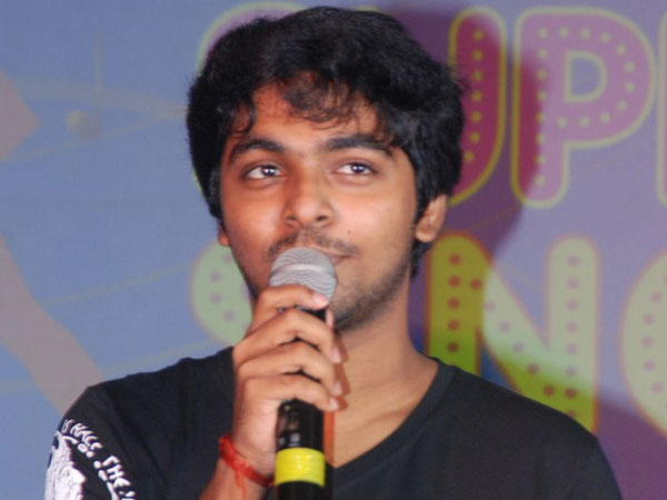 13 பாடகர்கள்