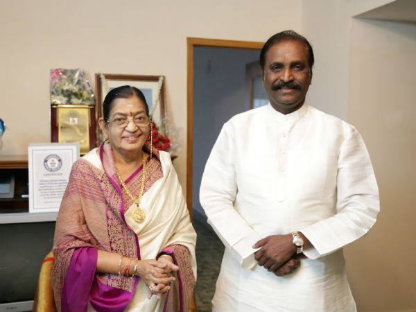 Vairamuthu's gift to Guinness record holder P Suseela Vairamuthu's gift to Guinness record holder P Suseela