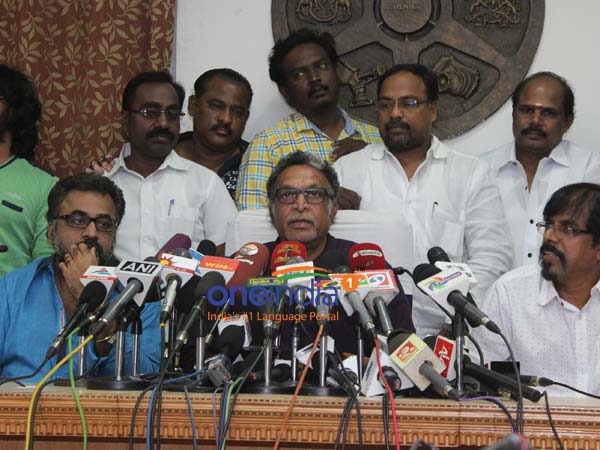 Public wrath against Nadigar Sangam's Star cricket Public wrath against Nadigar Sangam's Star cricket