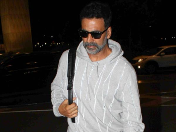 Akshay Kumar detained at London Airport Akshay Kumar detained at London Airport