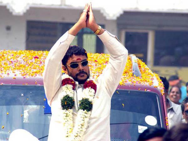 ரீல் அரசியல்வாதி...