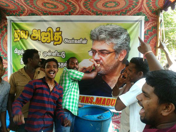 Fans feed cake to Ajith's banner Fans feed cake to Ajith's banner