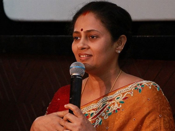 Lakshmi Ramakrishnan Scolds Cinema in Swathi Murder Lakshmi Ramakrishnan Scolds Cinema in Swathi Murder