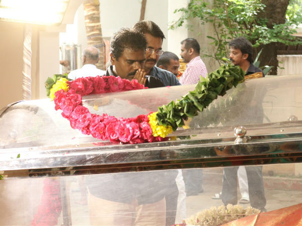 மணமகளே மருமகளே வா வா