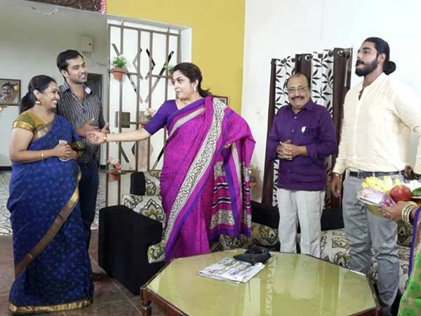 நடுவுல கொஞ்சம் பக்கத்தக் காணோம்