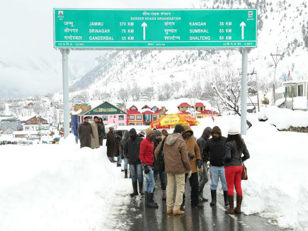 Saalai movie shooting at Kashmir snow fall Saalai movie shooting at Kashmir snow fall