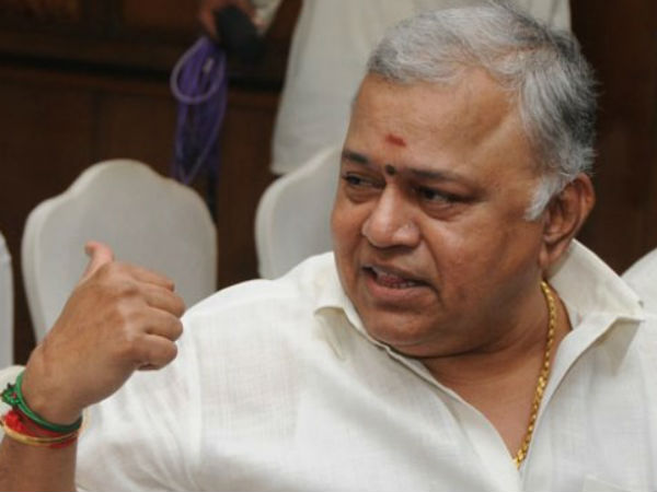 ராதாரவி