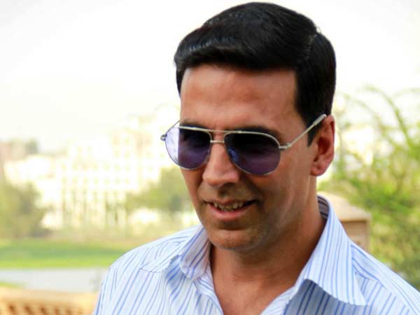 Akshay Kumar lauds constable for saving a woman's life Akshay Kumar lauds constable for saving a woman's life