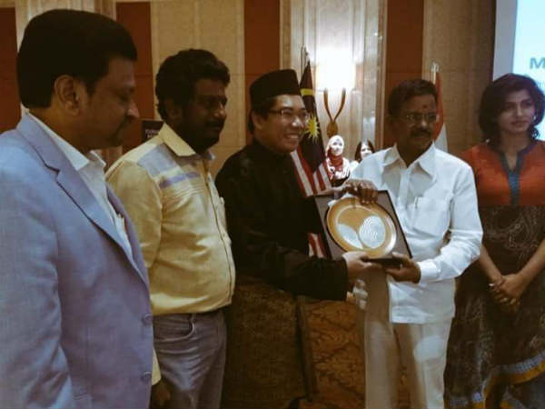 Kalaipuli Thanu felicitated in Malaysian Day Kalaipuli Thanu felicitated in Malaysian Day