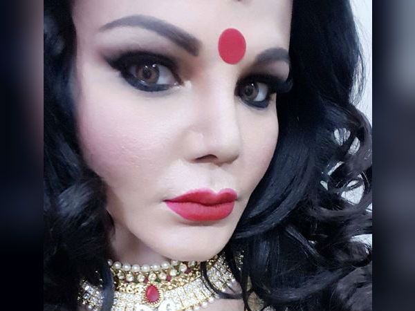 Rakhi Sawant celebrates Vinayagar Chathurthi Rakhi Sawant celebrates Vinayagar Chathurthi