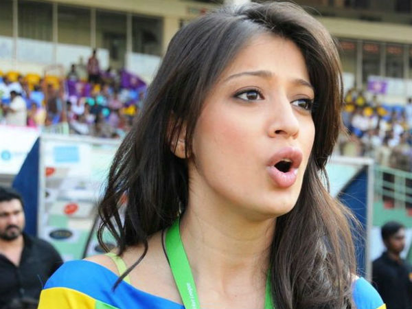 Lakshmi Rai upset after watched Dhoni movie Lakshmi Rai upset after watched Dhoni movie