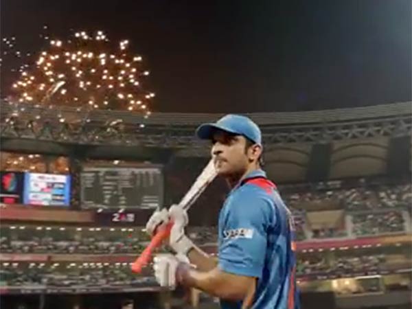 Dhoni bio pic becomes superhit Dhoni bio pic becomes superhit