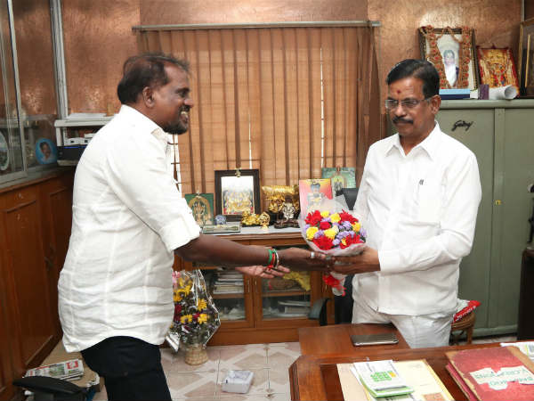 Kalaipuli Thanu unveiled Puzhuthi first look Kalaipuli Thanu unveiled Puzhuthi first look