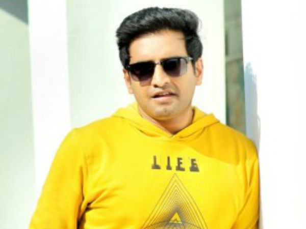 Santhanam approaches leading heroines Santhanam approaches leading heroines
