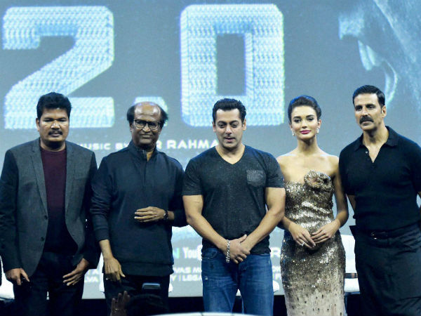 Superstar Rajinikanth praises Akshay Kumar Superstar Rajinikanth praises Akshay Kumar