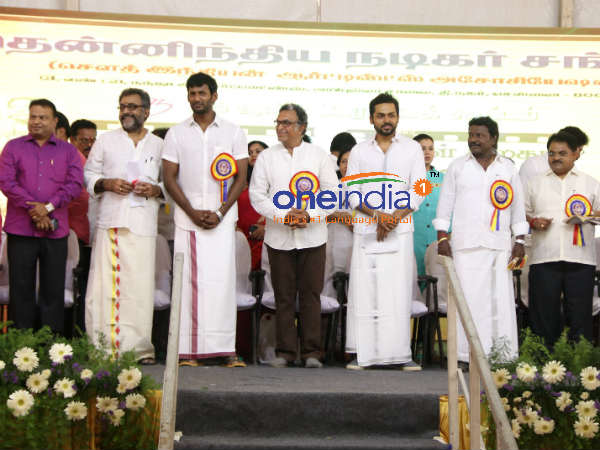 Sarath Kumar, Radharavi and Vagai Chandrasekhar dismissed from Nadigar Sangam Sarath Kumar, Radharavi and Vagai Chandrasekhar dismissed from Nadigar Sangam