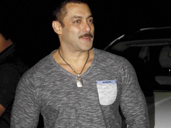 Aamir scares guests at Salman Khan's bash Aamir scares guests at Salman Khan's bash