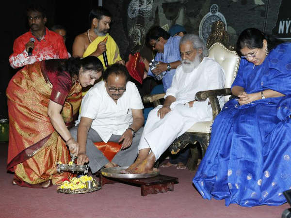 SPB performs Paadha Pooja to KJ Jesudas SPB performs Paadha Pooja to KJ Jesudas