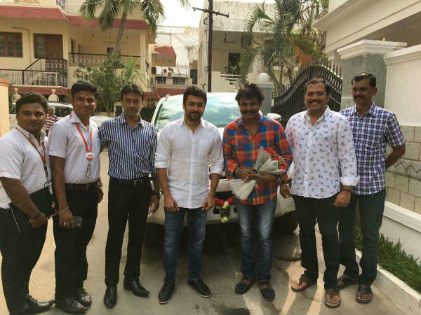 Suriya gifts a car to Hari Suriya gifts a car to Hari