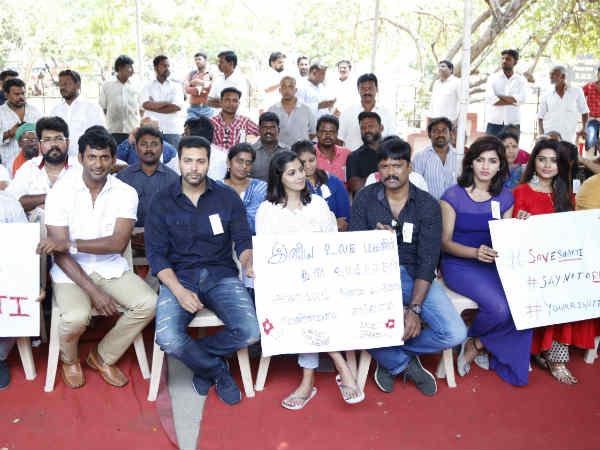 Vishal supports Varalakshmi Vishal supports Varalakshmi