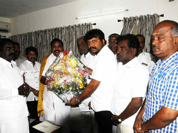 Actor Srikanth urges actors to produce movies Actor Srikanth urges actors to produce movies