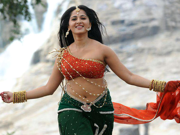 Anushka sacks her personal assistant Anushka sacks her personal assistant